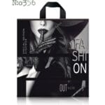 Пакет із петлевою ручкою чорно-білій 38×42 см «Супер ліпс»