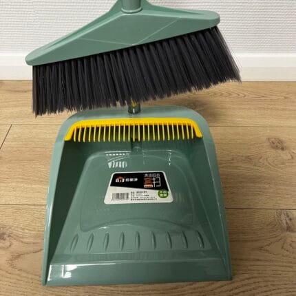 Комплект для прибирання віник із совком «Ергономічна рукоятка 3-1» (VS-00023)