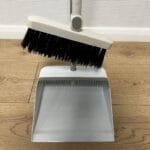 Щетка-веник с совком «С поворотной осью и гребешком» (VS-00021)