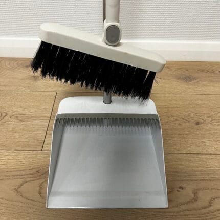 Щетка-веник с совком «С поворотной осью и гребешком» (VS-00021)