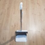 Щетка-веник с совком «Белый с черной зубчатой расческой» (VS-00015) — изображение 4