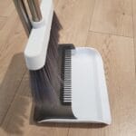 Щетка-веник с совком «Белый с черной зубчатой расческой» (VS-00015) — изображение 2